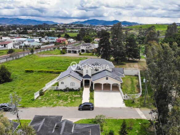 Lujosa Casa en Condominio, Cartago, por Altavista 525.000