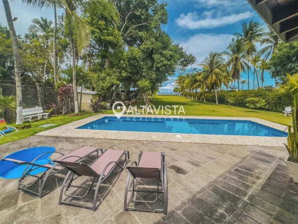 Casa frente a playa en Puntarenas