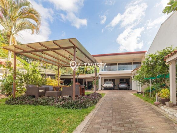 Casa en Venta con Piscina Ciudad Colon