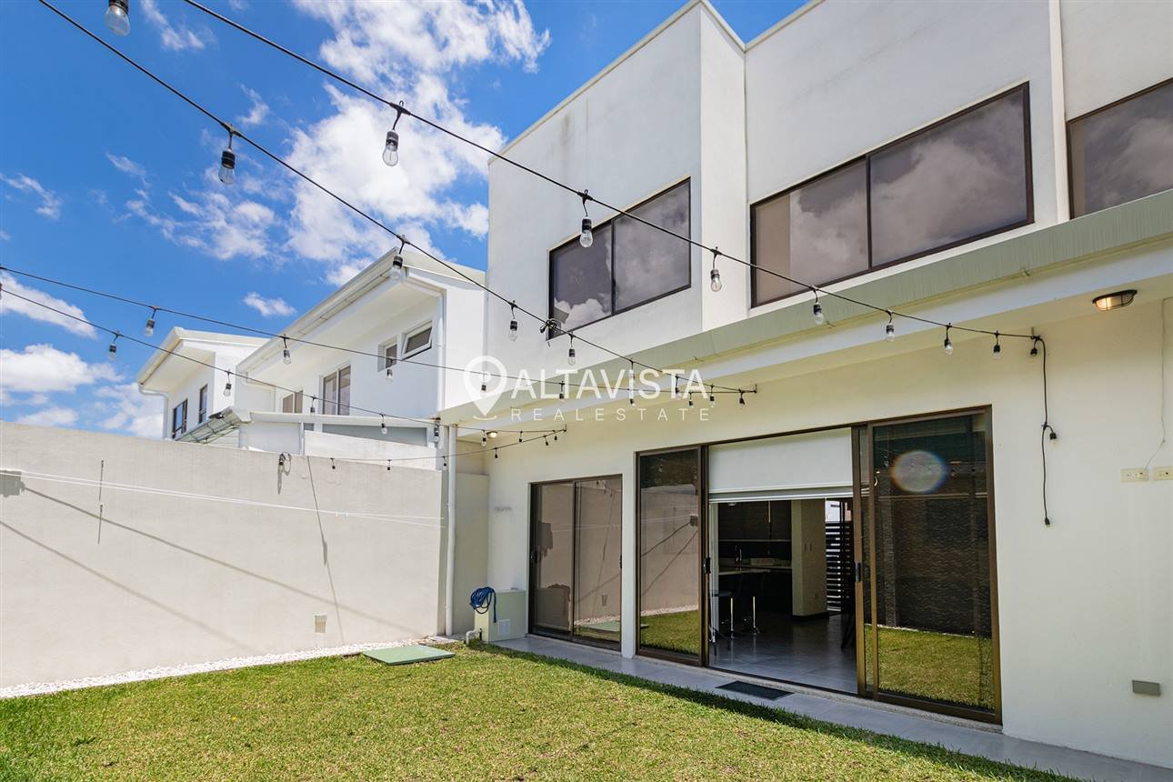 Casa en venta 2 pisos Condominio Terralta