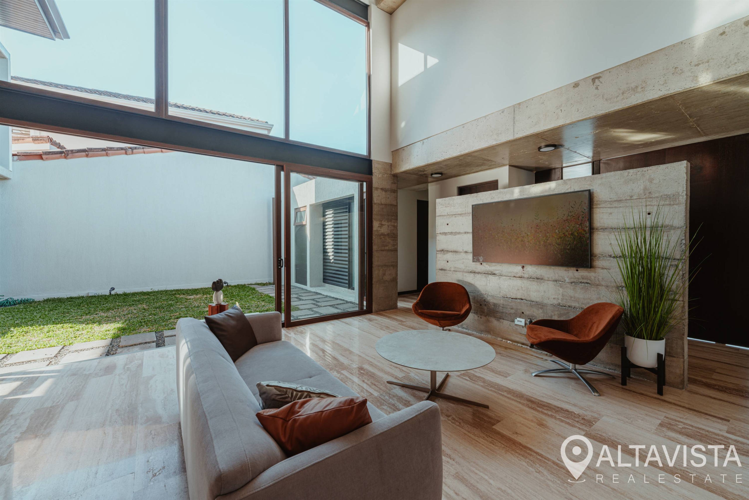 Alquiler de Casa en vía ciprés