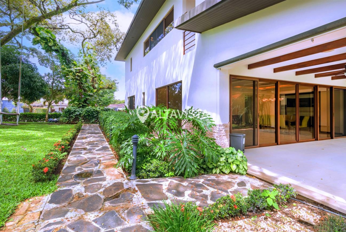 Condominio NYA Lindora