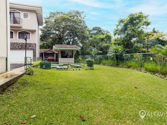 Condominio en Pinares de Curridabat