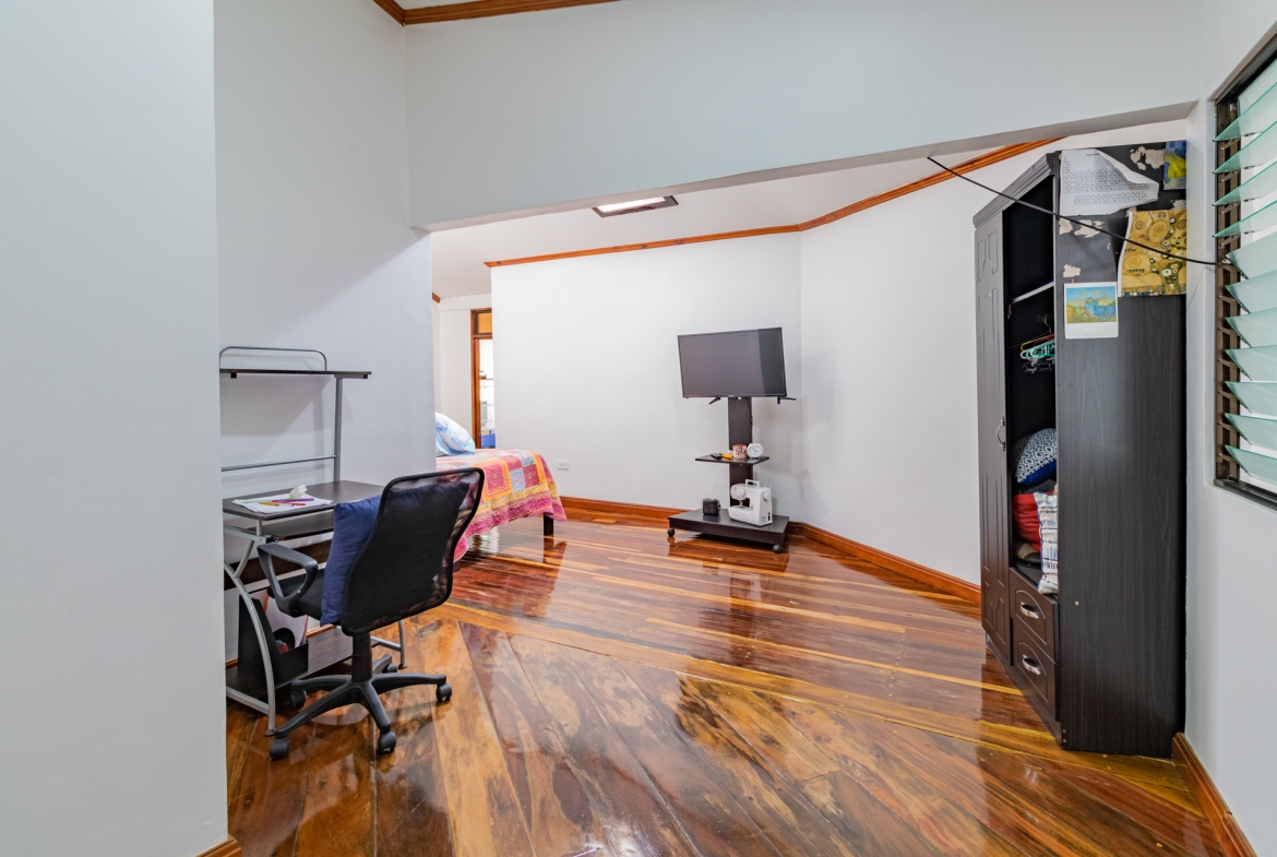 Casa en Alquiler con balcon Guayabos Curridabat