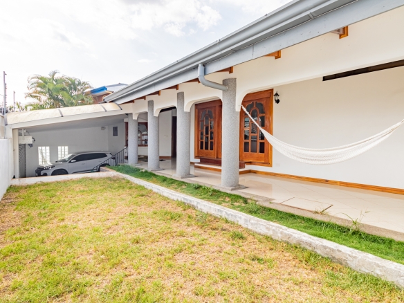 Casa en Alquiler con balcon Guayabos Curridabat