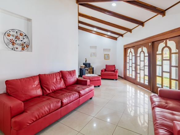 Casa en Alquiler con balcon Guayabos Curridabat
