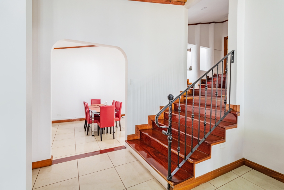 Casa en Alquiler con balcon Guayabos Curridabat