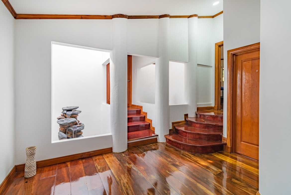 Casa en Alquiler con balcon Guayabos Curridabat