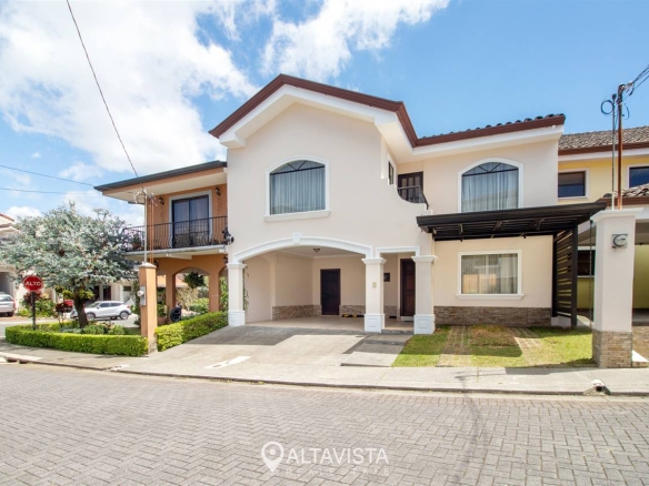 Casa en Venta en Condominio Lomás de Granadilla