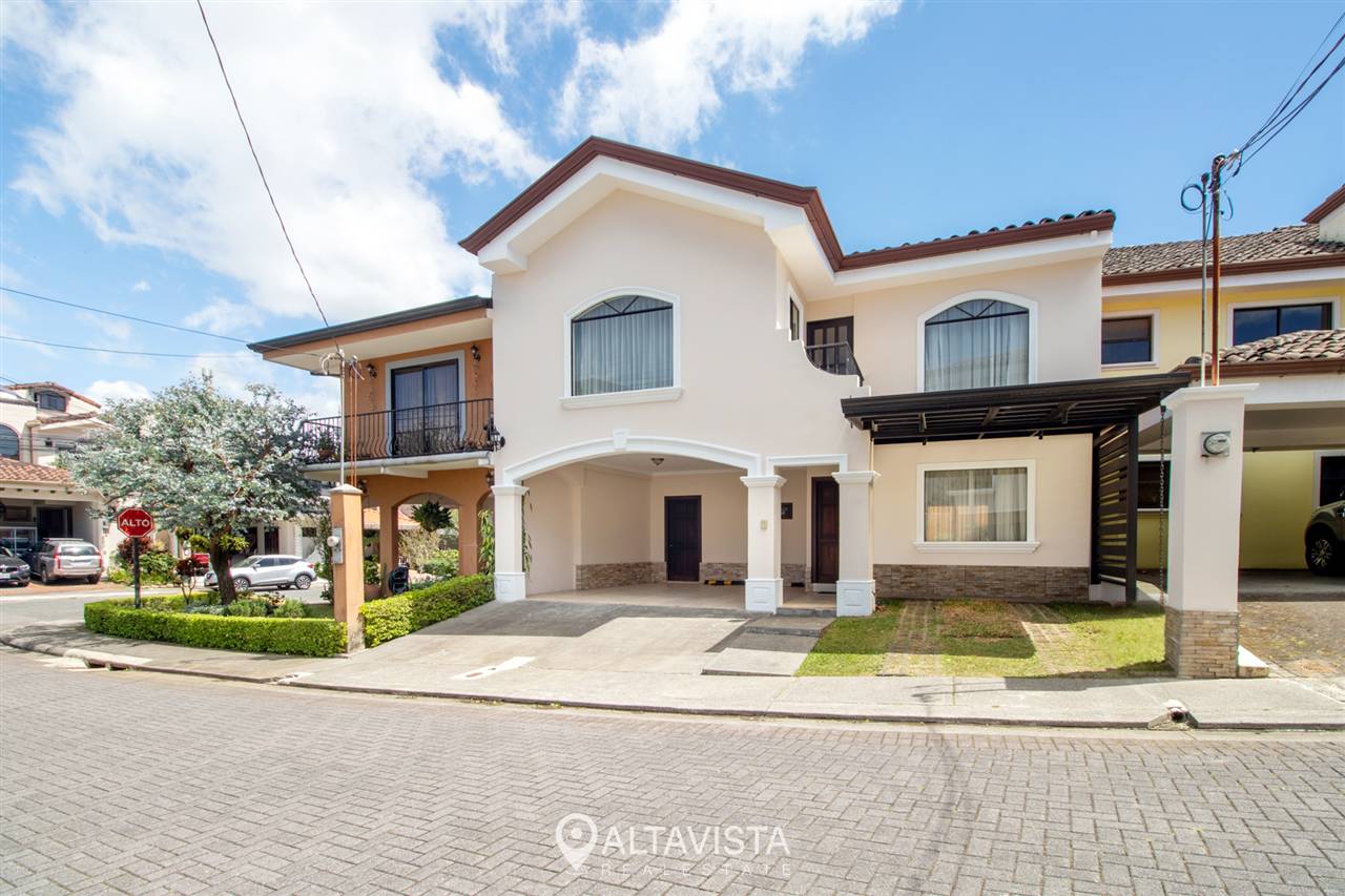 Casa en Venta en Condominio Lomás de Granadilla