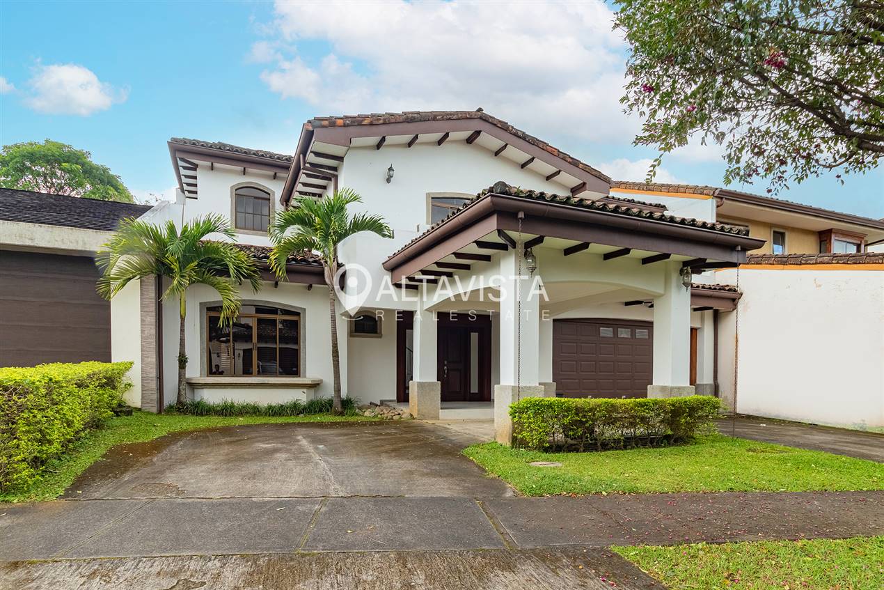 Casa en condominio Vía Ciprés