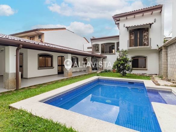 Casa en condominio Vía Ciprés