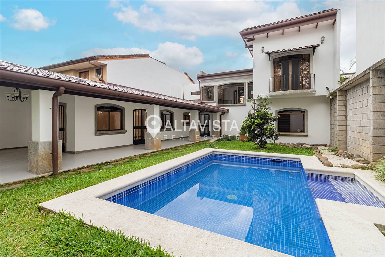 Casa en condominio Vía Ciprés