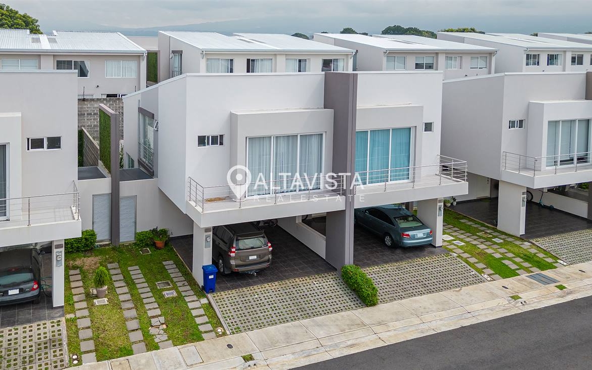 Venta de Casa en Condominio La Arboleda Belén Heredia
