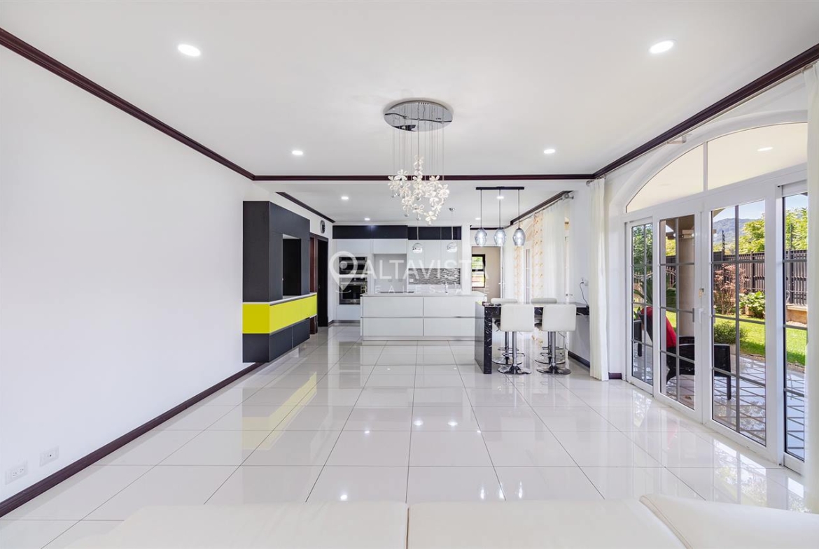 Condominio Roble Sabana Casa en Venta Curridabat