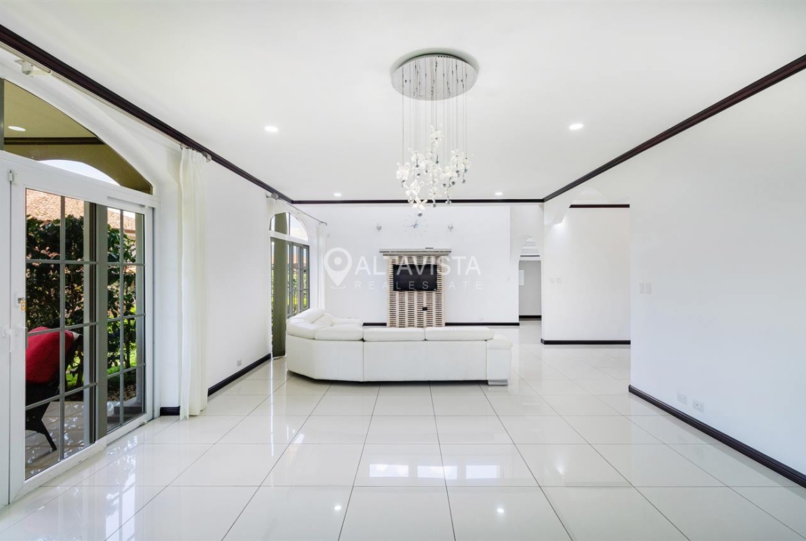 Condominio Roble Sabana Casa en Venta Curridabat