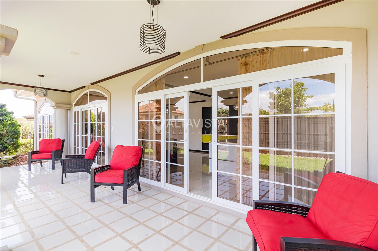 Condominio Roble Sabana Casa en Venta Curridabat