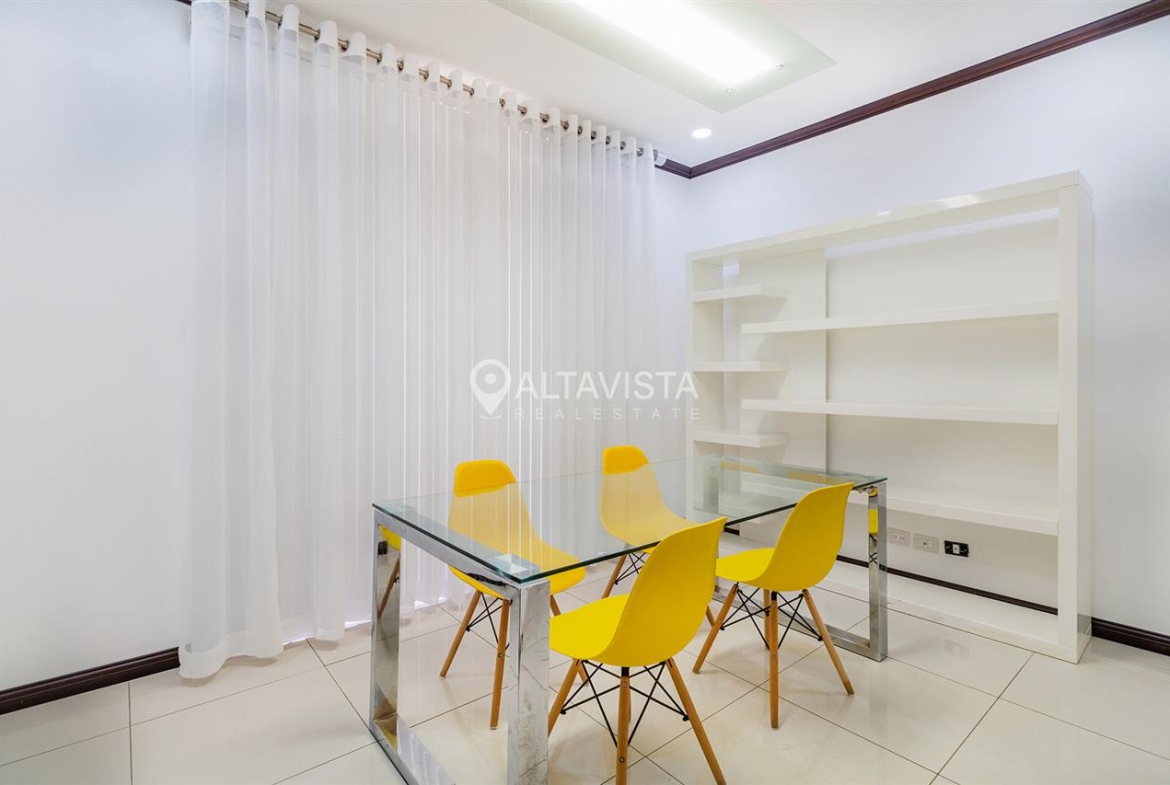 Condominio Roble Sabana Casa en Venta Curridabat