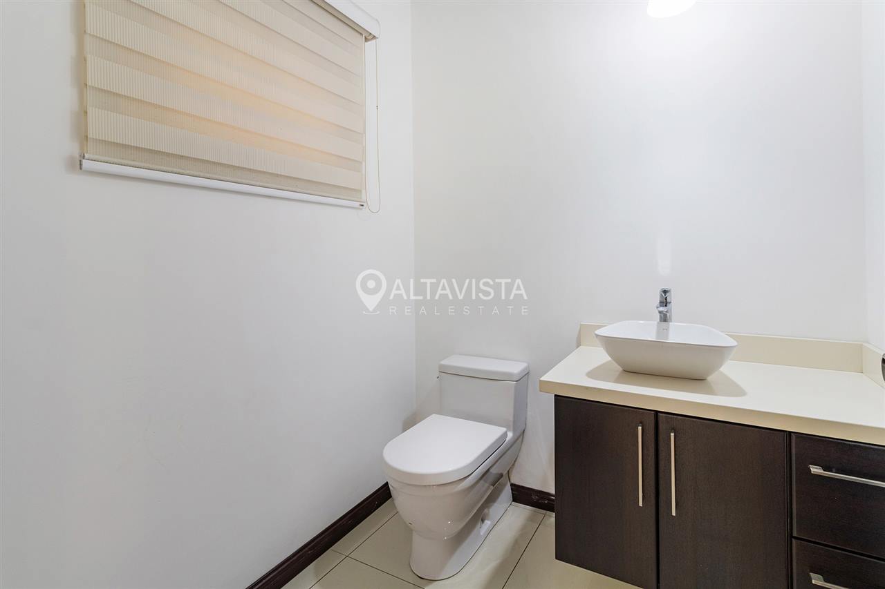 Condominio Roble Sabana Casa en Venta Curridabat