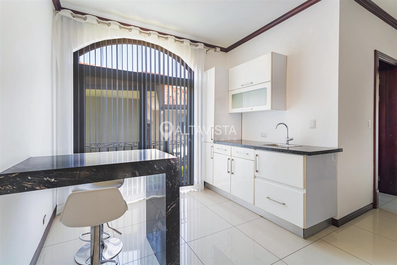 Condominio Roble Sabana Casa en Venta Curridabat