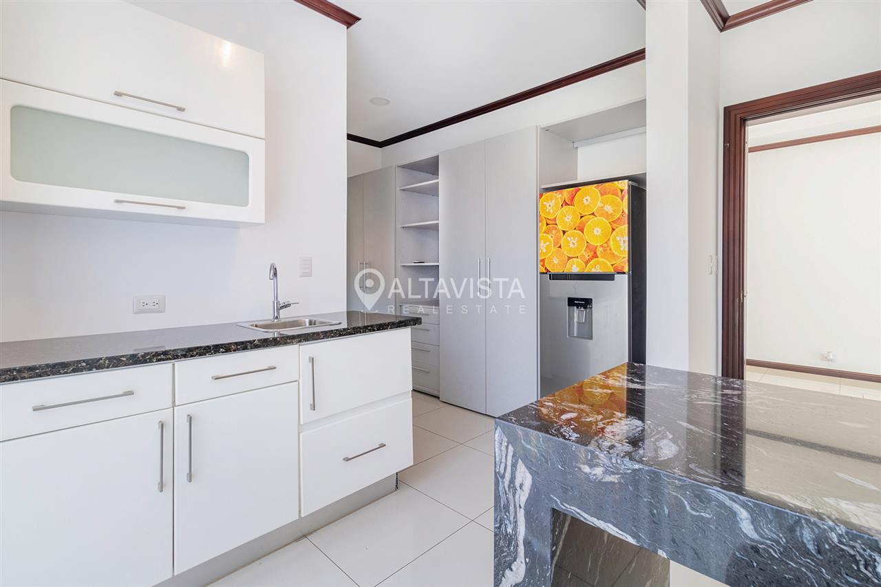 Condominio Roble Sabana Casa en Venta Curridabat
