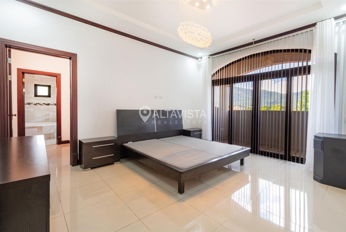 Condominio Roble Sabana Casa en Venta Curridabat