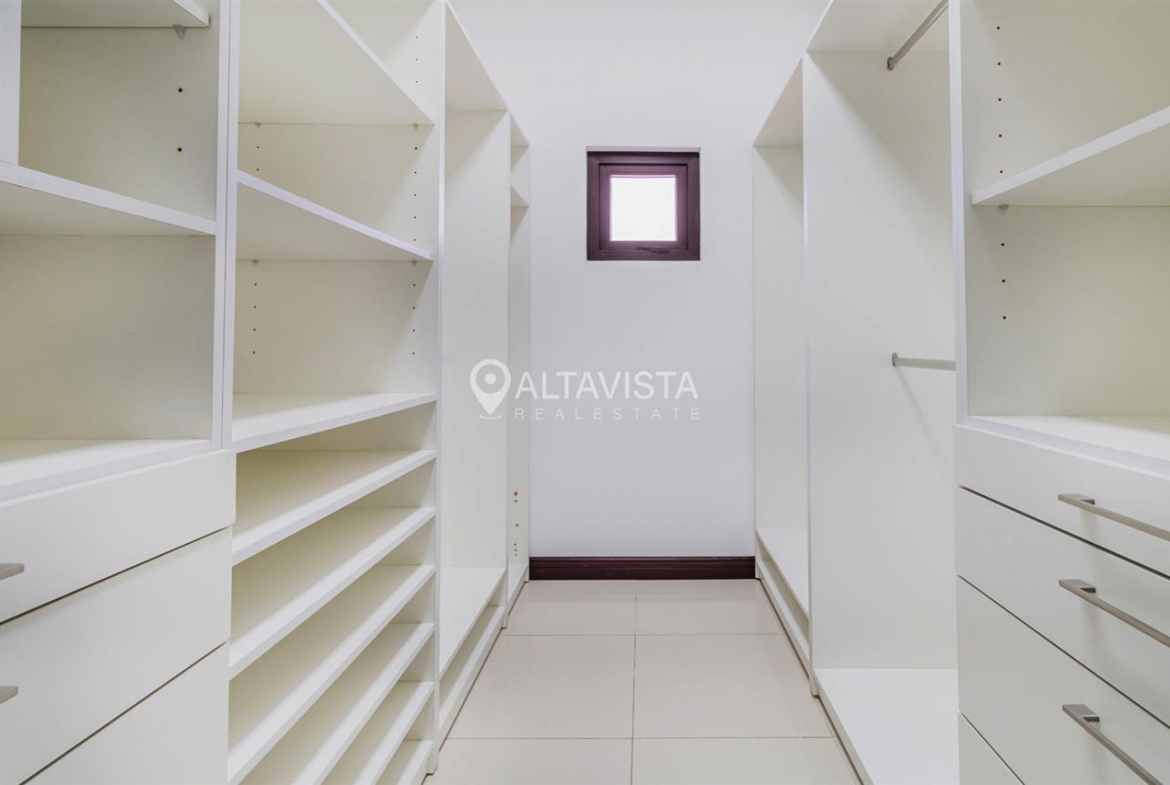 Condominio Roble Sabana Casa en Venta Curridabat