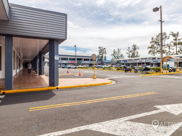 Local food plaza Cristal