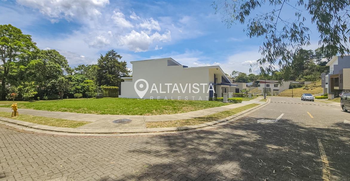 Lote en Condominio Las Rusias Esquinero