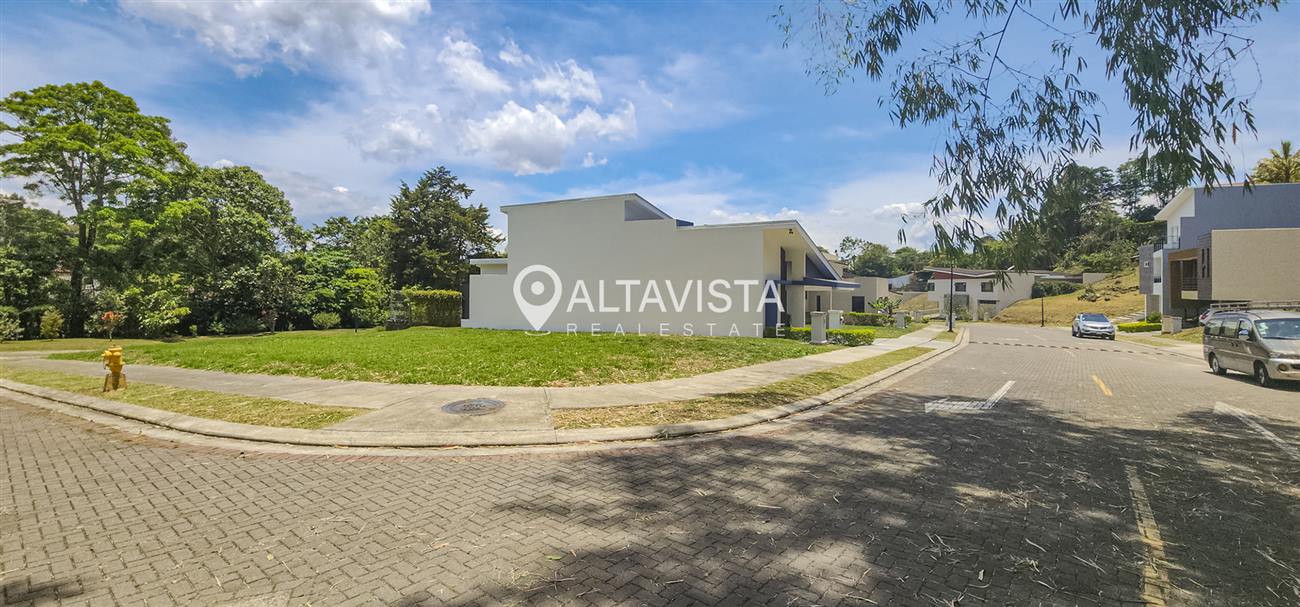 Lote en Condominio Las Rusias Esquinero