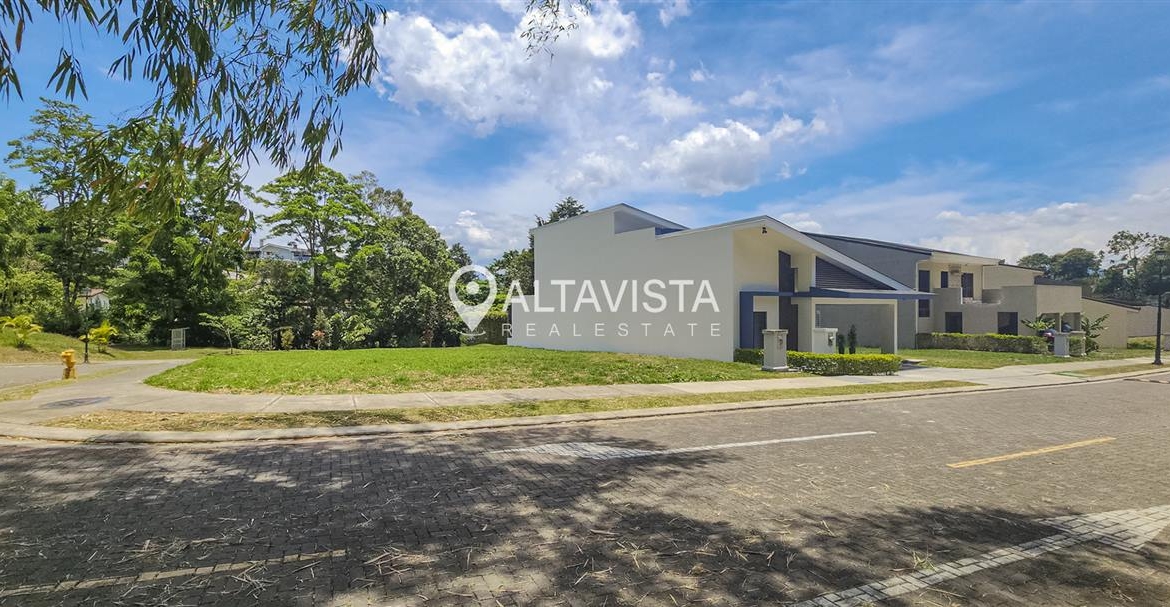 Lote en Condominio Las Rusias Esquinero