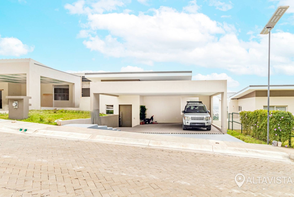 Venta de Casa en Condominio 2370 Guachipelin