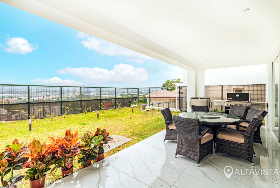 Venta de Casa en Condominio 2370 Guachipelin