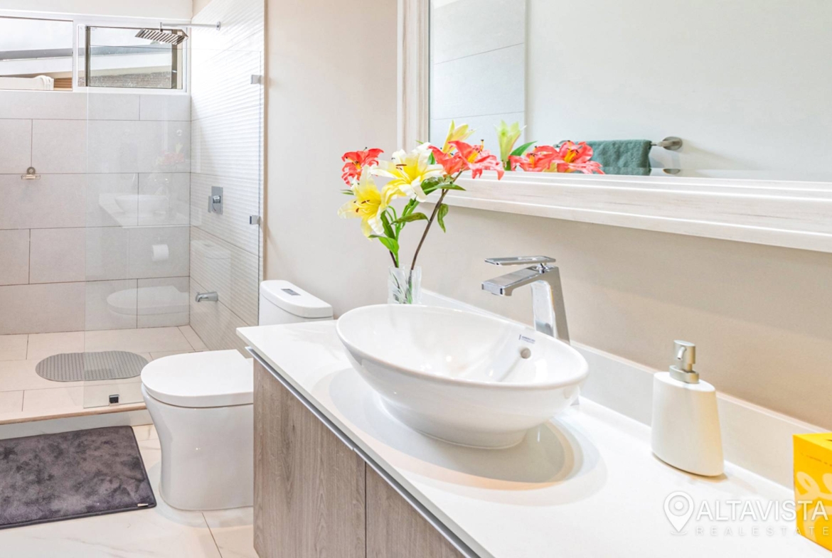 Venta de Casa en Condominio 2370 Guachipelin