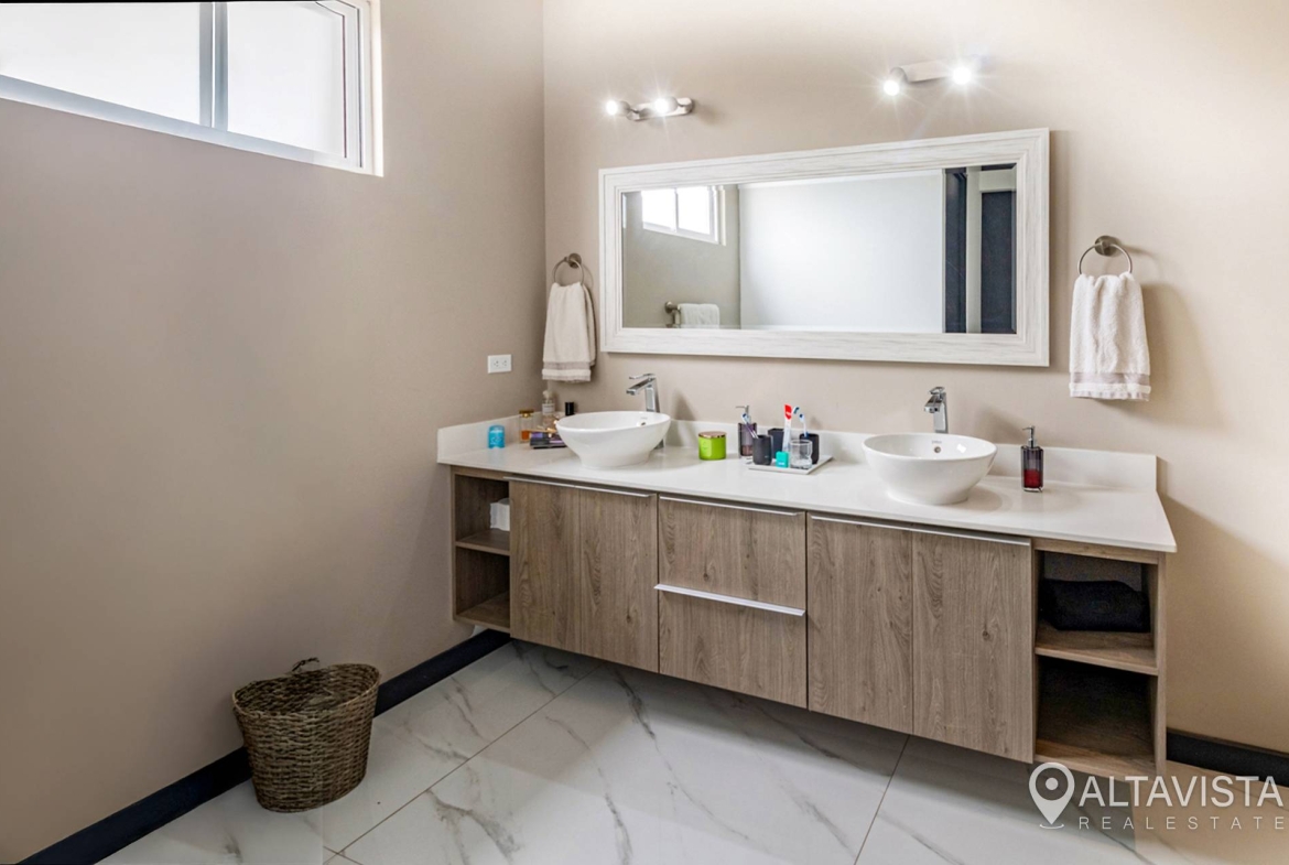 Venta de Casa en Condominio 2370 Guachipelin