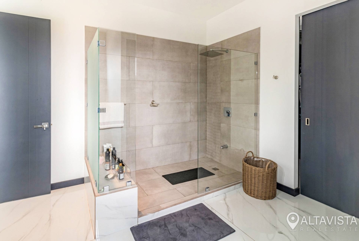 Venta de Casa en Condominio 2370 Guachipelin