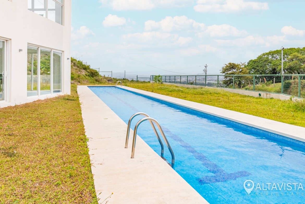 Venta de Casa en Condominio 2370 Guachipelin