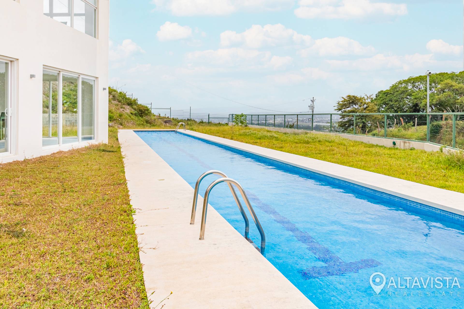 Venta de Casa en Condominio 2370 Guachipelin