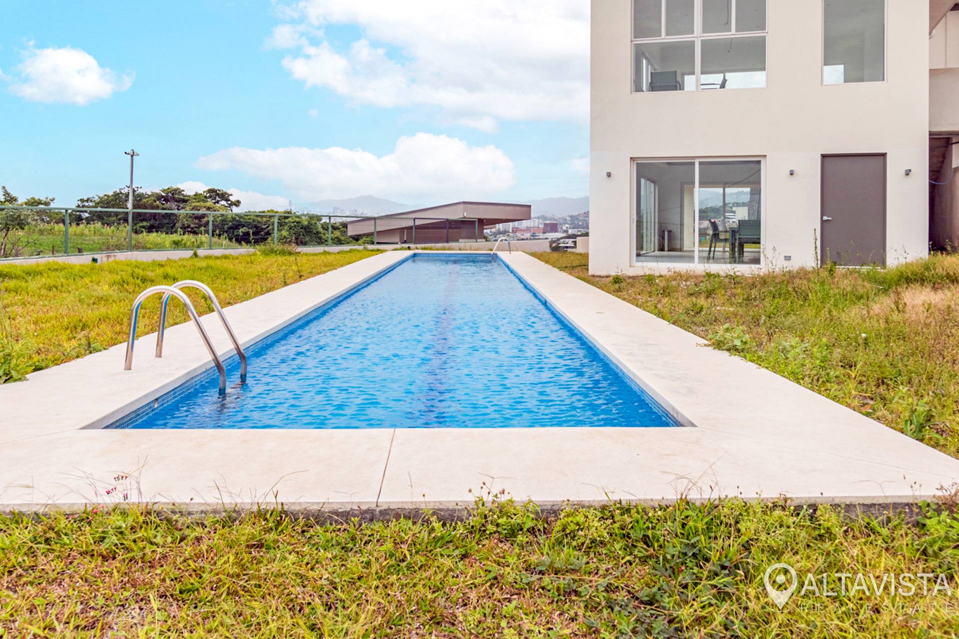 Venta de Casa en Condominio 2370 Guachipelin