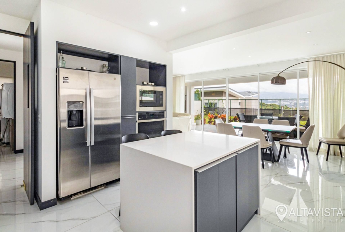 Venta de Casa en Condominio 2370 Guachipelin