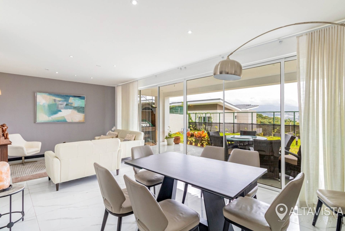 Venta de Casa en Condominio 2370 Guachipelin