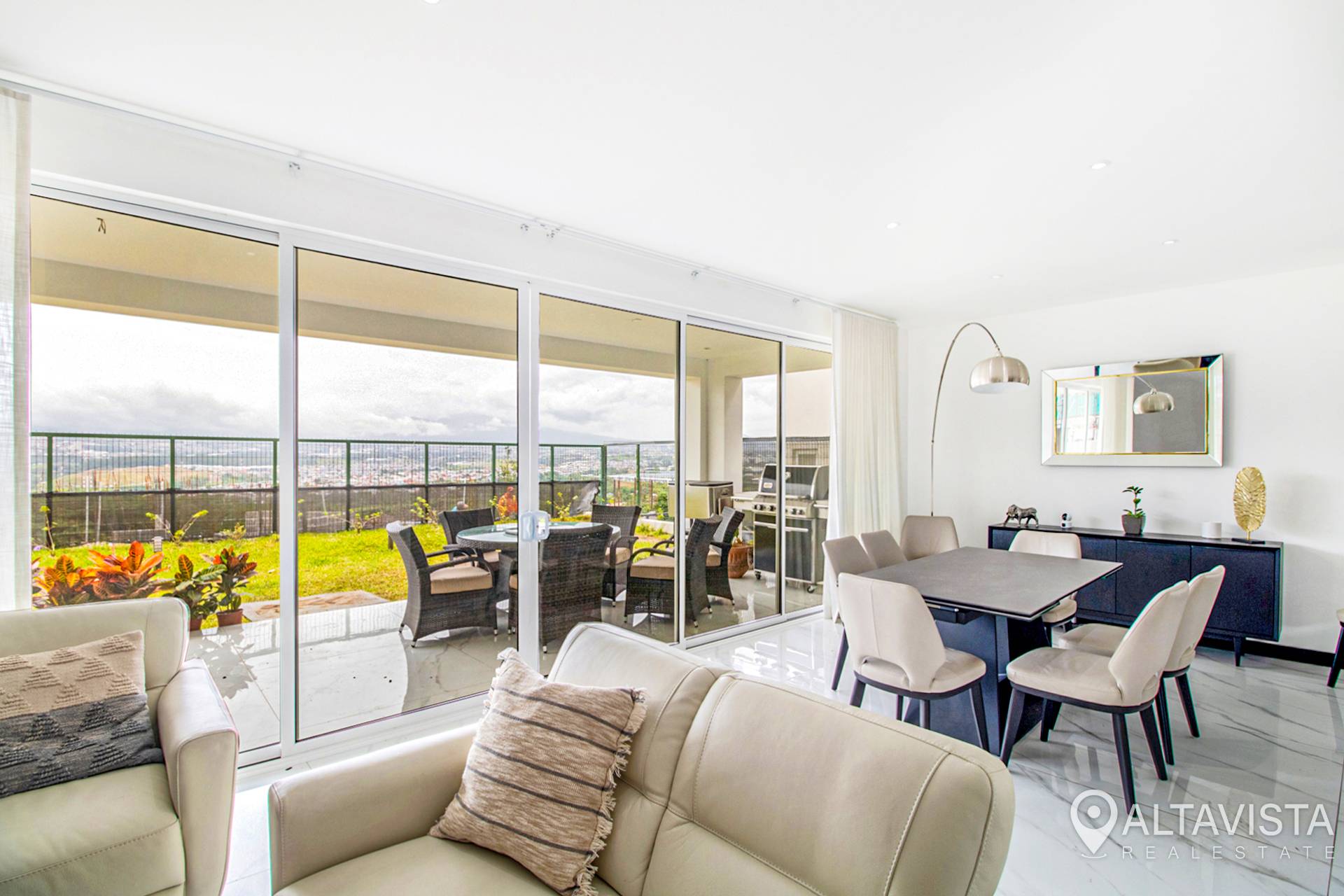 Venta de Casa en Condominio 2370 Guachipelin