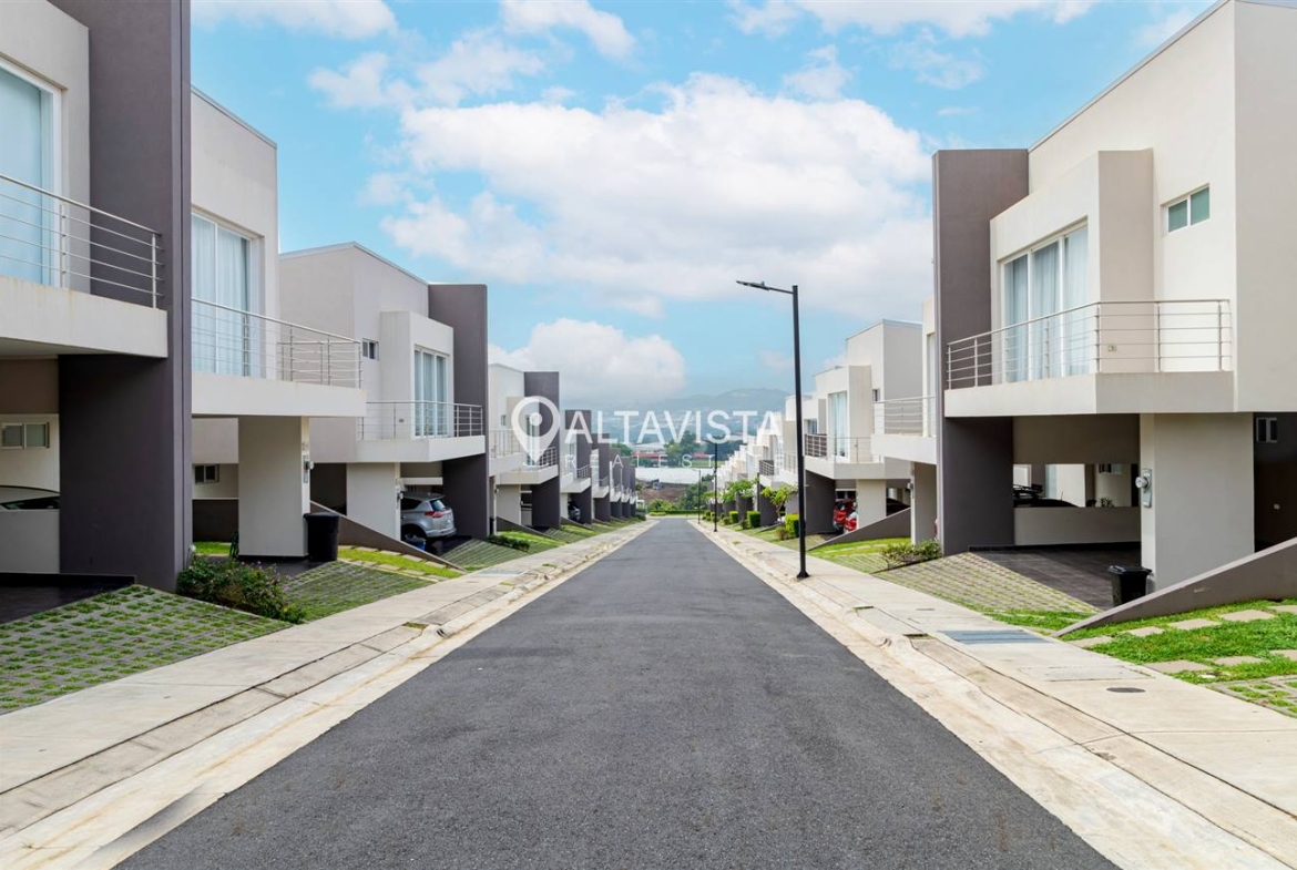 Venta de Casa en Condominio La Arboleda Belén Heredia