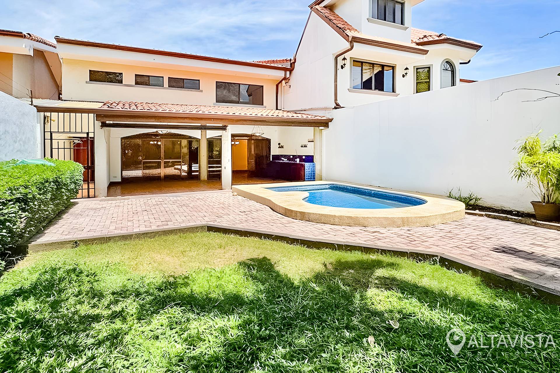 Casa en venta condominio Santa Ana