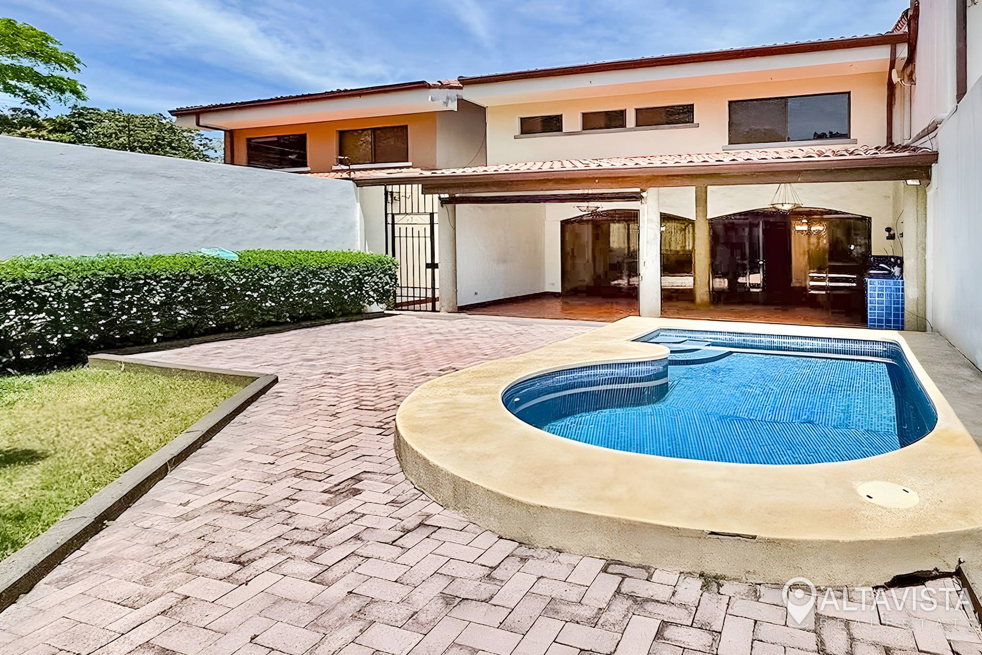 Casa en venta condominio Santa Ana