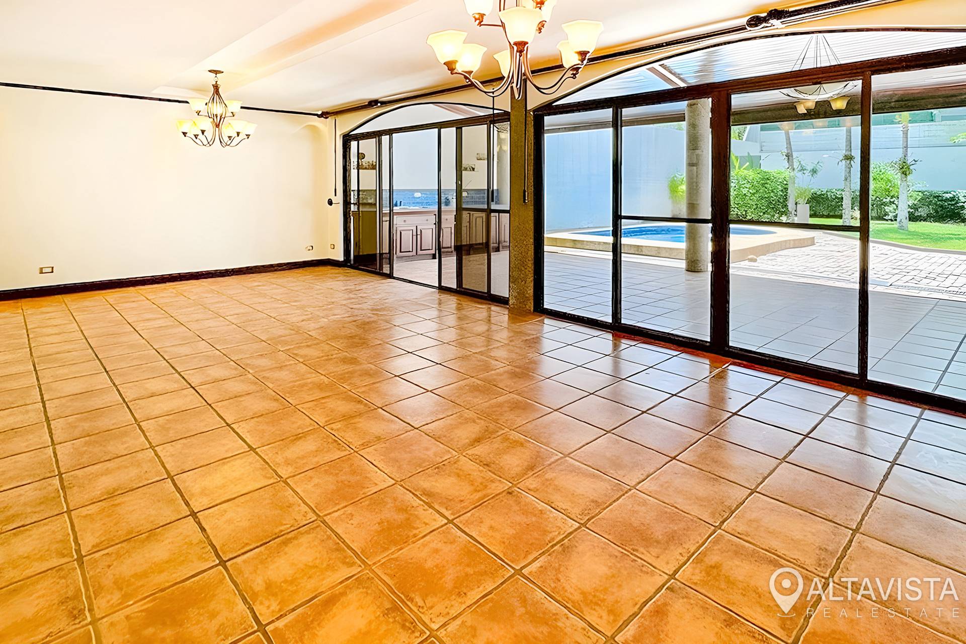 Casa en venta condominio Santa Ana