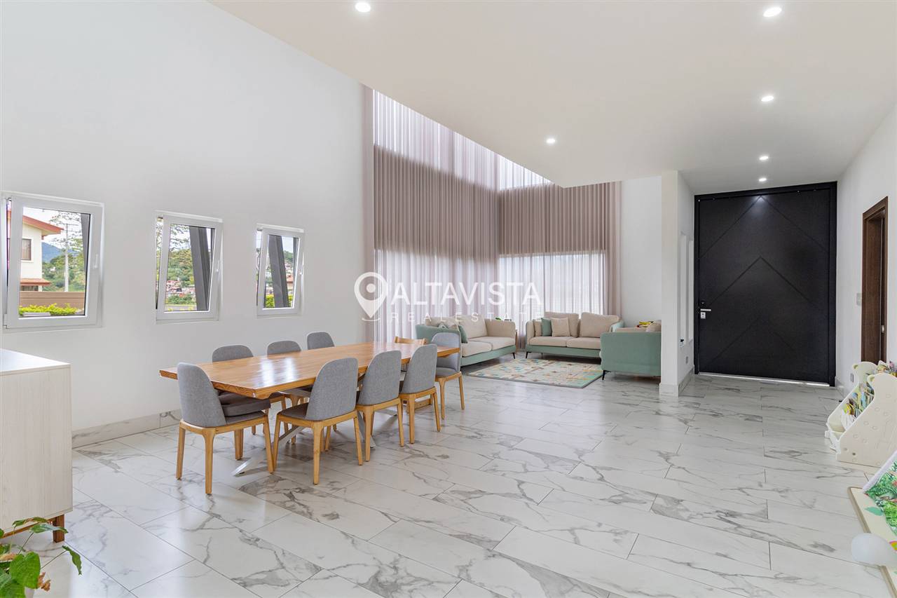 Venta de casa tierras del este