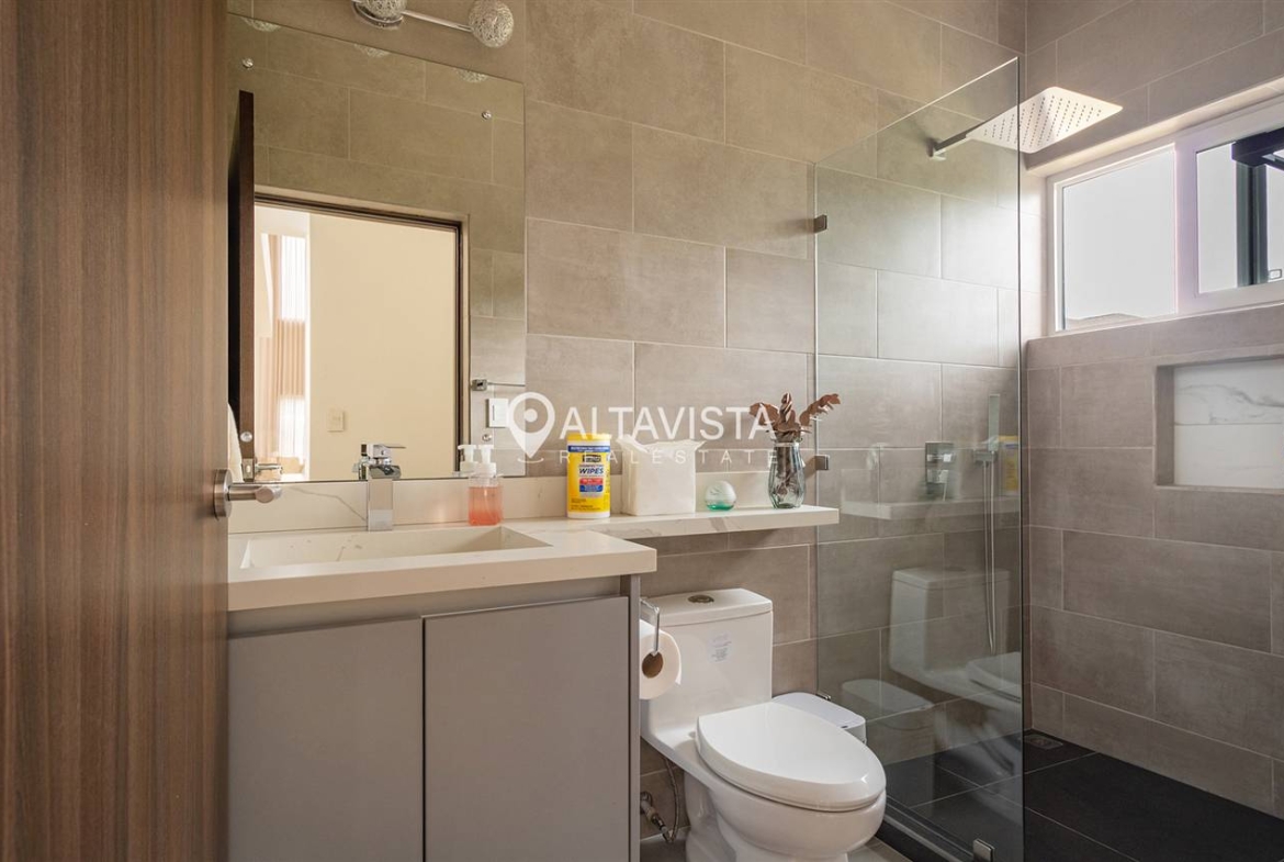 Venta de casa tierras del este