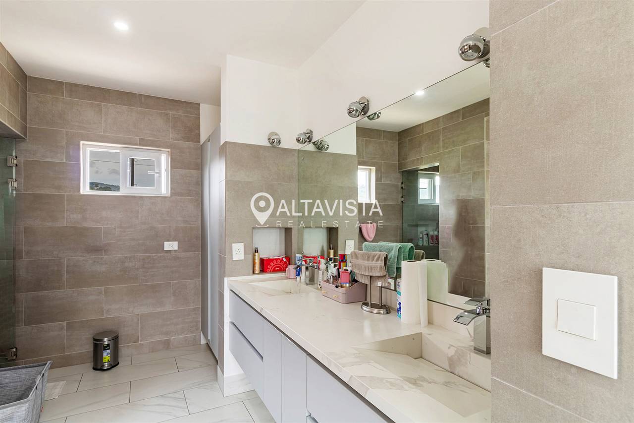 Venta de casa tierras del este