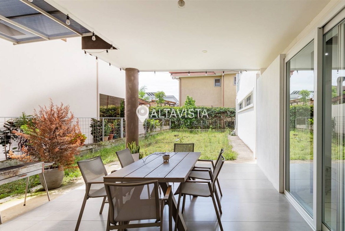 Venta de casa tierras del este